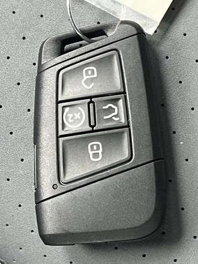 Opal White Pearl 2025 Volkswagen Jetta 1.5T SE