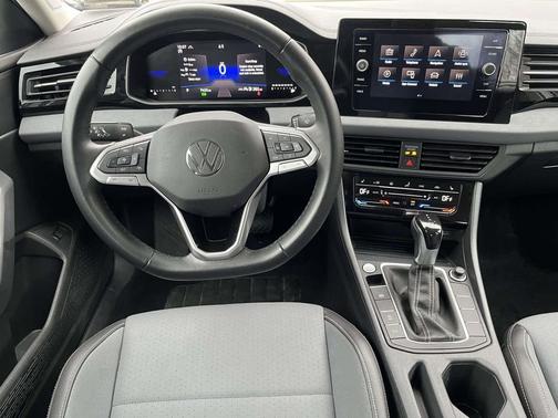 Opal White Pearl 2025 Volkswagen Jetta 1.5T SE