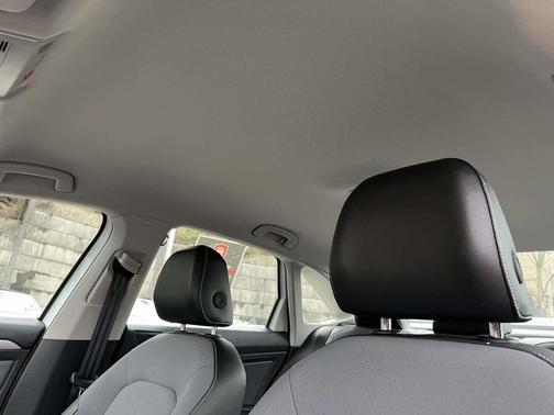 Opal White Pearl 2025 Volkswagen Jetta 1.5T SE