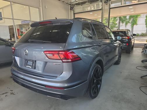 Platinum Gray Metallic 2020 Volkswagen Tiguan 2.0T SE R-Line Black 4MOTION
