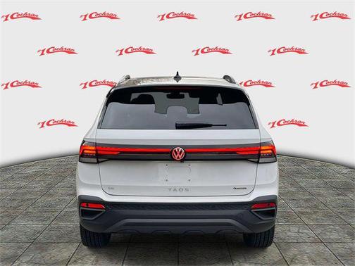 2025 Volkswagen Taos 1.5T SE Black