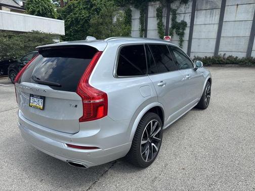2020 Volvo XC90 T6 Momentum