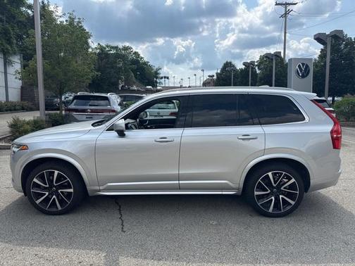 2020 Volvo XC90 T6 Momentum