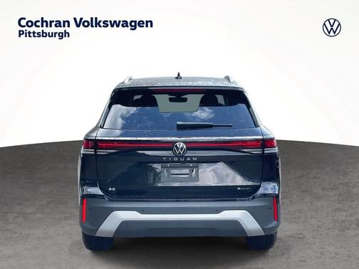 deep black pearl 2026 Volkswagen Tiguan 2.0T SE 4MOTION