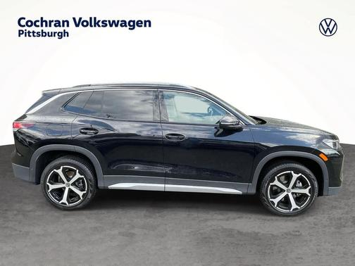 deep black pearl 2026 Volkswagen Tiguan 2.0T SE 4MOTION