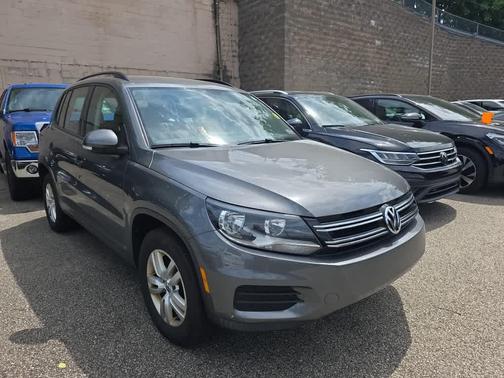 Pepper Gray Metallic 2017 Volkswagen Tiguan Limited 2.0T