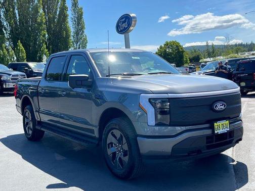 2025 Ford F-150 Lightning Flash