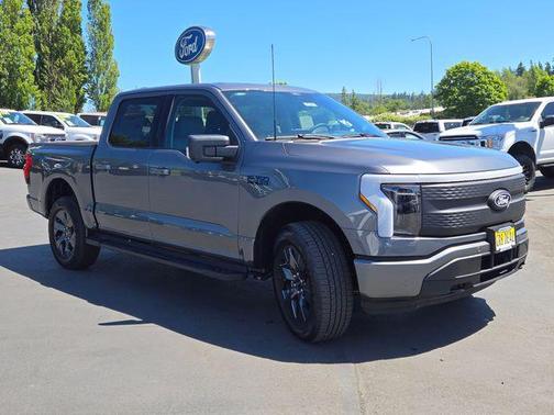 2025 Ford F-150 Lightning Flash
