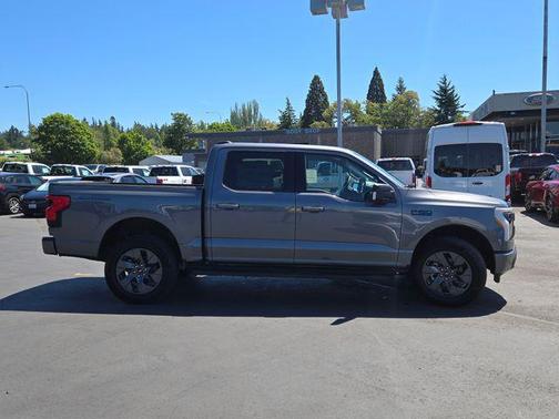 2025 Ford F-150 Lightning Flash