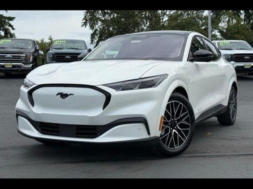 Star White Metallic Tri-Coat 2025 Ford Mustang Mach-E Premium