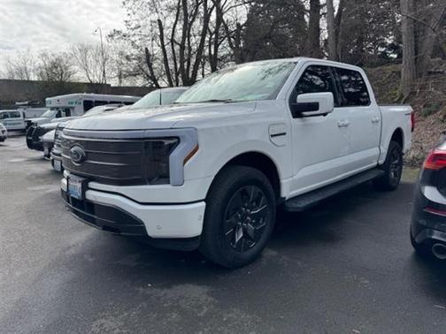 Oxford White 2022 Ford F-150 Lightning LARIAT