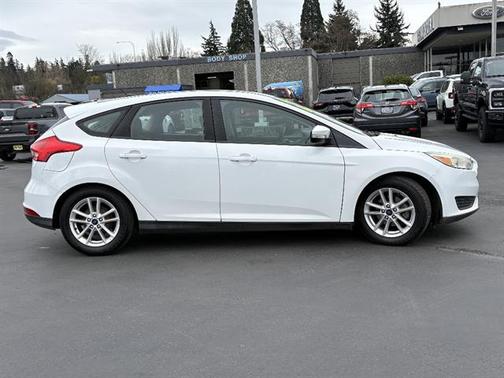 OXFORD WHITE 2016 Ford Focus SE