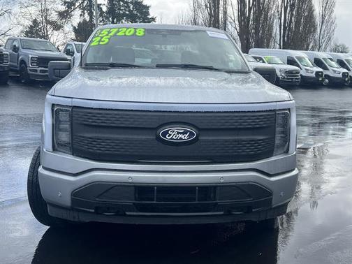 2025 Ford F-150 Lightning Flash
