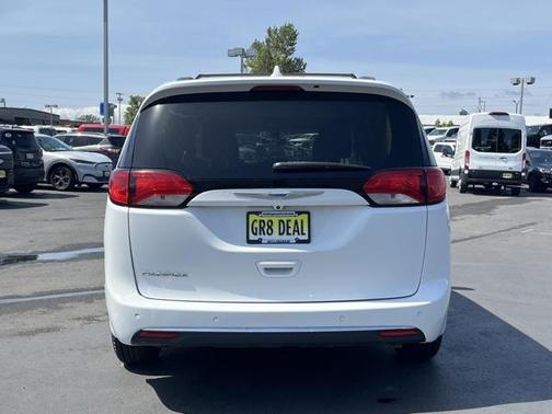 2018 Chrysler Pacifica Touring-L