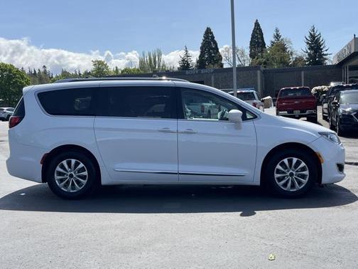 2018 Chrysler Pacifica Touring-L