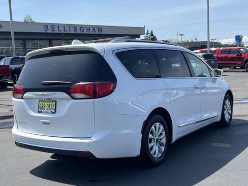 2018 Chrysler Pacifica Touring-L