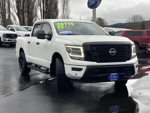 2023 Nissan Titan Platinum Reserve