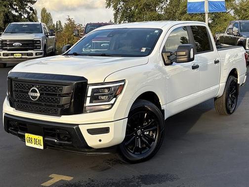 Glacier White 2023 Nissan Titan SV
