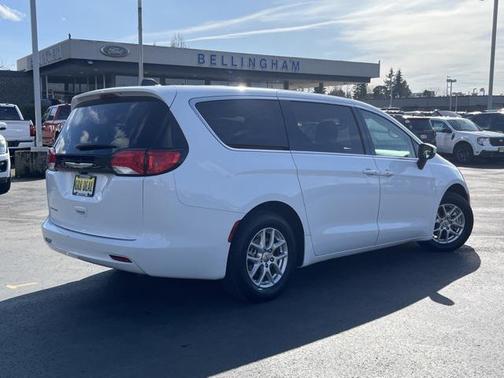 2023 Chrysler Voyager LX