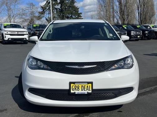2023 Chrysler Voyager LX