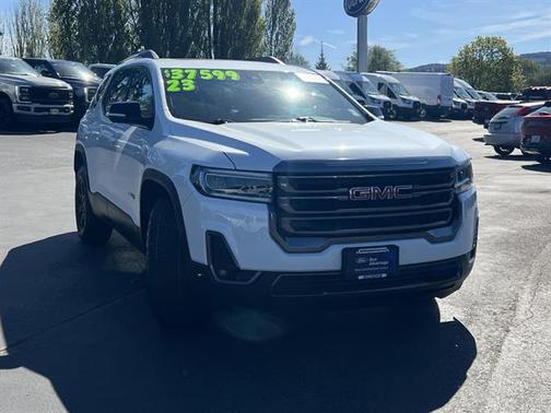 White Frost Tricoat 2023 GMC Acadia AWD AT4
