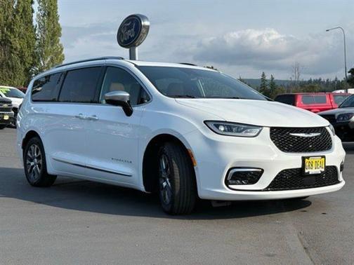 2023 Chrysler Pacifica L