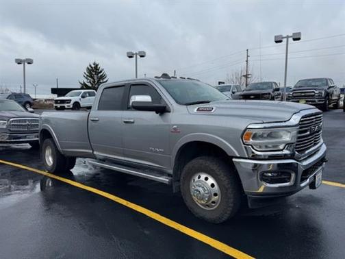 2020 RAM 3500 Laramie Crew Cab 4x4 8' Box