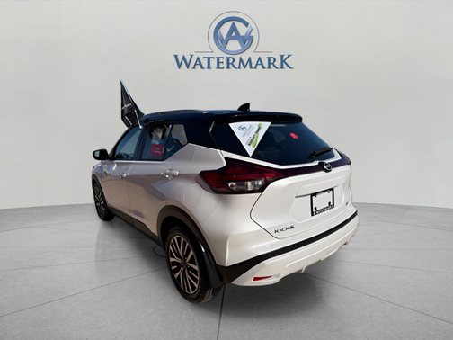 Aspen White / Super Black 2023 Nissan Kicks SV