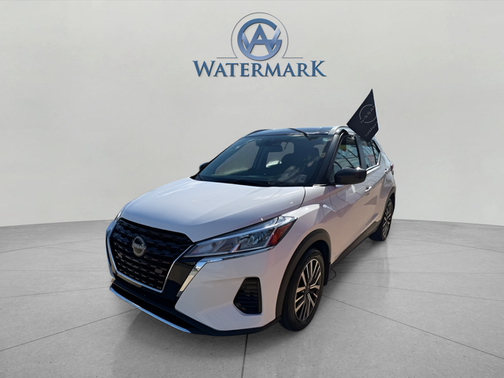 Aspen White / Super Black 2023 Nissan Kicks SV