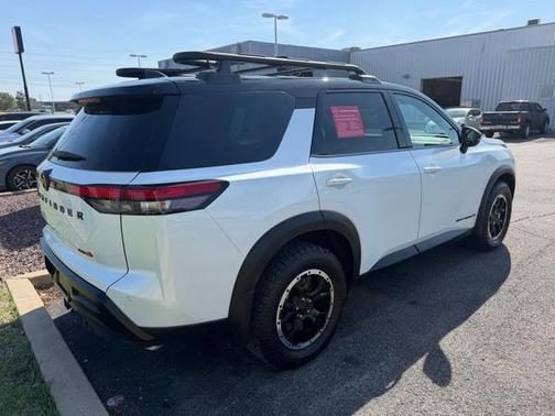 White / Black 2026 Nissan Pathfinder Rock Creek