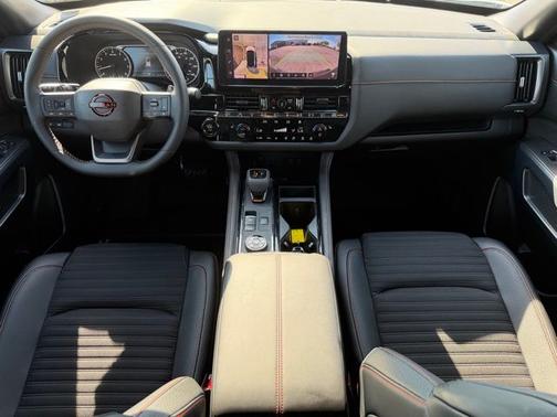 White / Black 2026 Nissan Pathfinder Rock Creek
