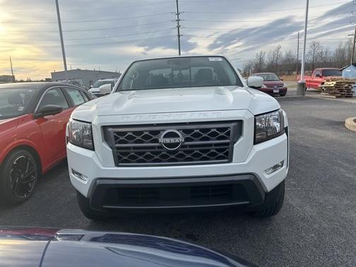 2024 Nissan Frontier SV