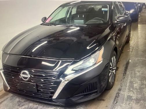 Black 2025 Nissan Altima SV