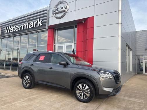 2025 Nissan Pathfinder SL