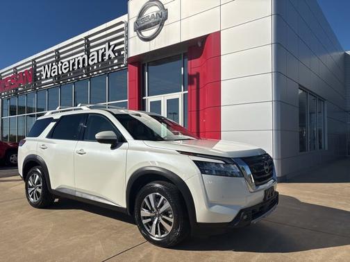 2023 Nissan Pathfinder SL