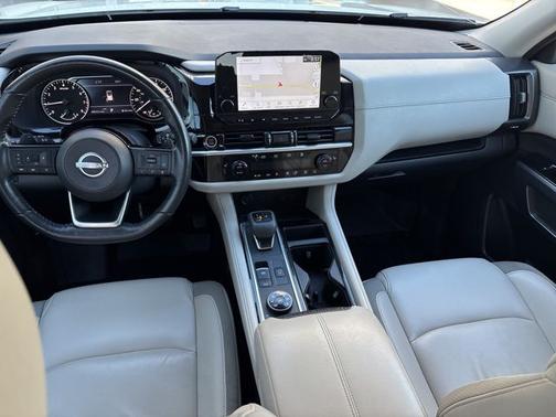 2023 Nissan Pathfinder SL