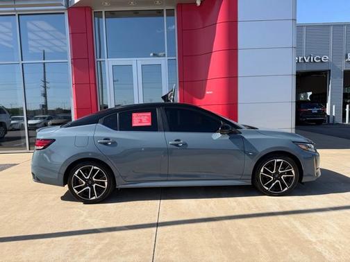 2t Gry Blk Roof 2025 Nissan Sentra SR