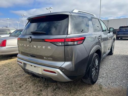 2024 Nissan Pathfinder SL