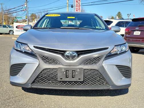 Celestial Silver Metallic 2019 Toyota Camry SE