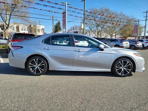 Celestial Silver Metallic 2019 Toyota Camry SE