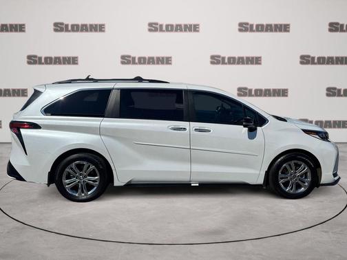 Wind Chill Pearl 2023 Toyota Sienna XSE 7 Passenger