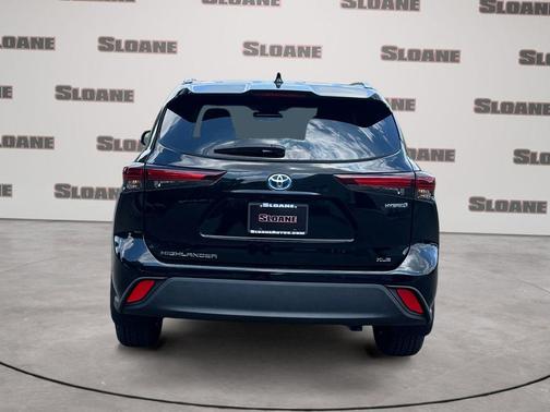 Midnight Black Metallic 2024 Toyota Highlander Hybrid XLE