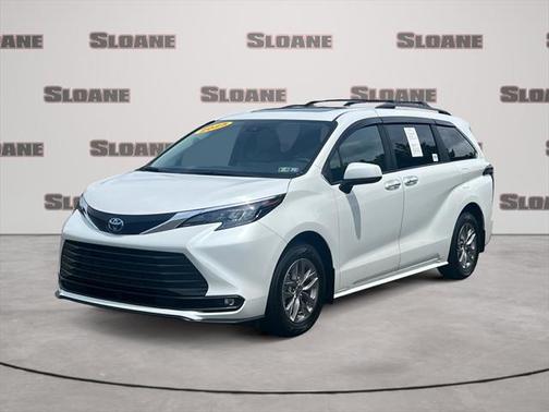 2025 Toyota Sienna XLE 8 Passenger