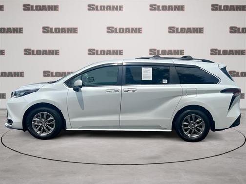 2025 Toyota Sienna XLE 8 Passenger
