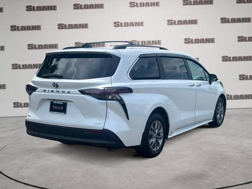 2025 Toyota Sienna XLE 8 Passenger