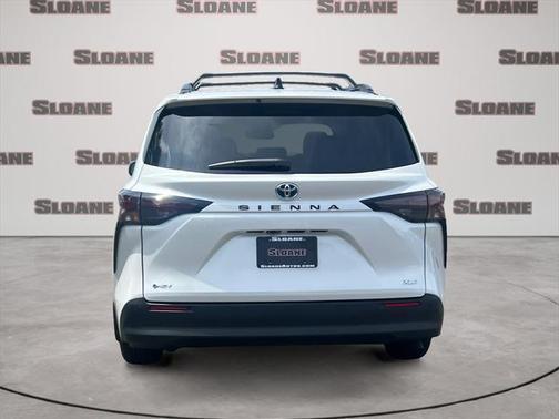 2025 Toyota Sienna XLE 8 Passenger
