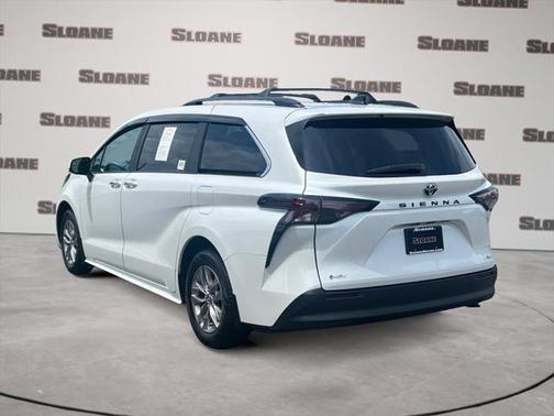 2025 Toyota Sienna XLE 8 Passenger