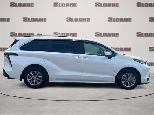 2025 Toyota Sienna XLE 8 Passenger