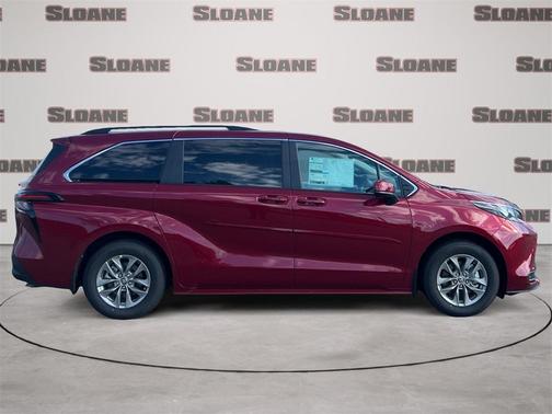 2025 Toyota Sienna LE