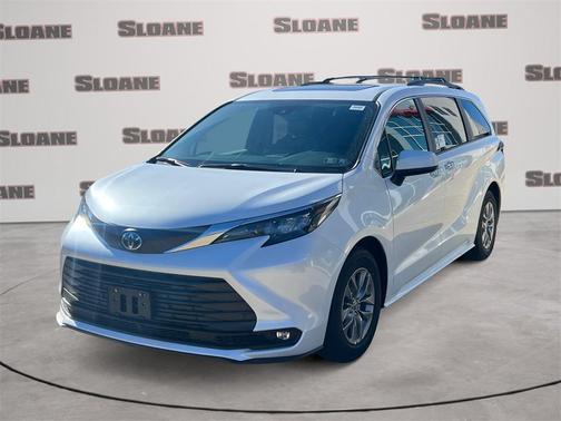 2025 Toyota Sienna XLE